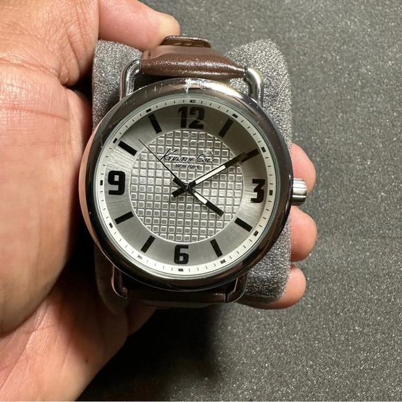 Kenneth Cole New York Quartz Mens Watch Silver tone Dial Brown Strap Working - Picture 1 of 8